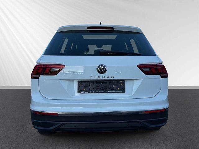 Gebraucht VW Tiguan Active 131 PS (96 kW) 2022 Weiß SUV