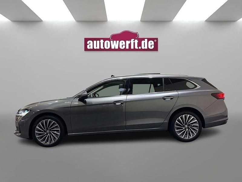 Gebraucht Skoda Superb LAURIN & KLEMENT 150 PS (110 kW) 2024 Grau Kombi