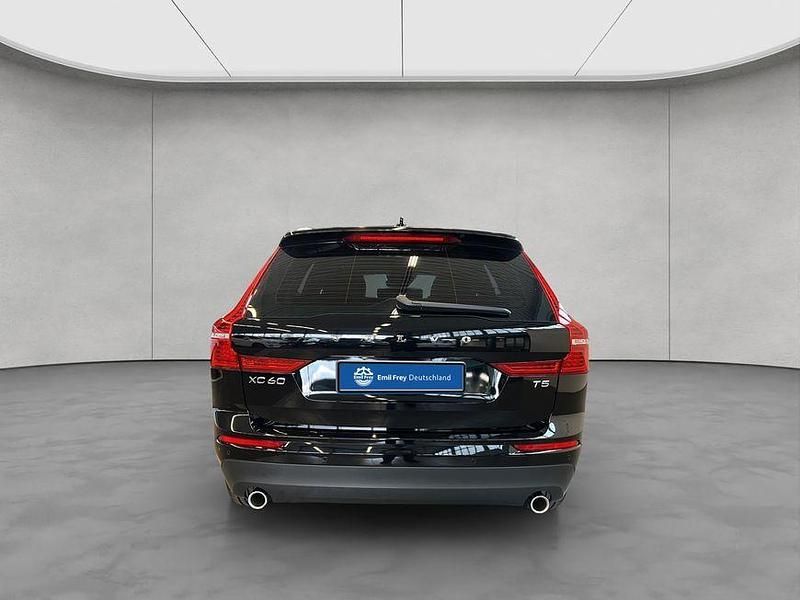 Gebraucht Volvo XC60 Momentum 250 PS (183 kW) 2020 Onyx blackmetallic 717 SUV