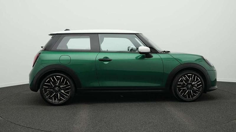 Gebraucht Mini Cooper Favoured 156 PS (114 kW) 2024 Grün Kleinwagen