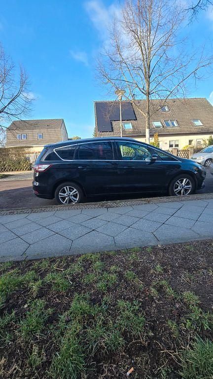 Gebraucht Ford S-MAX Titanium 190 PS (139 kW) 2019 Schwarz Van / Kleinbus