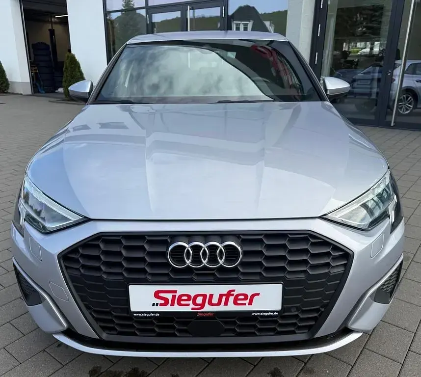 Gebraucht Audi A3 Ambiente 150 PS (110 kW) 2023 Silber Limousine