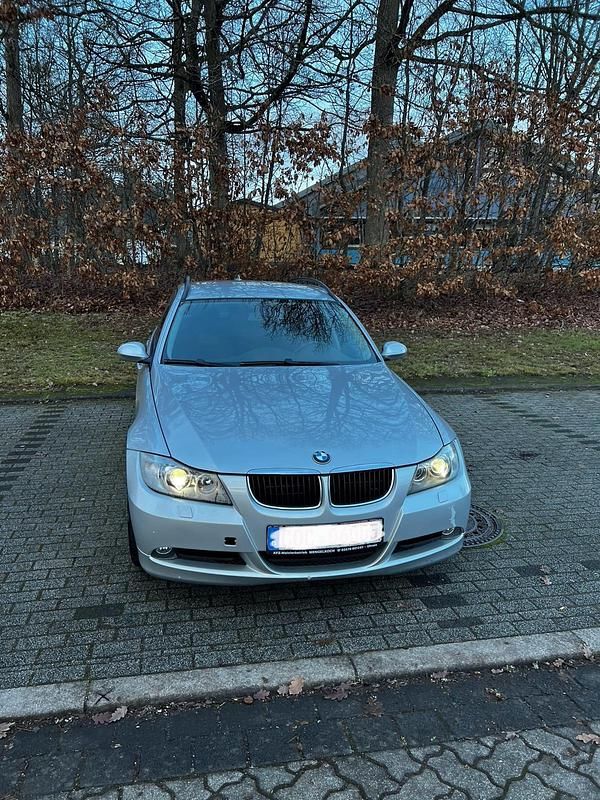 Silber Gebraucht 2008 BMW 320 Kombi | 2.999 € (Superpreis) - Bild 1/4