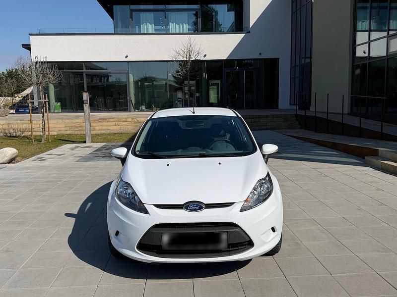 Gebraucht Ford Fiesta 82 PS (60 kW) 2011 Weiß Kleinwagen