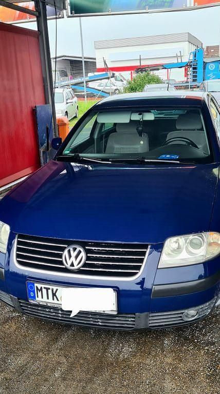 Blau Gebraucht 2002 VW Passat Comfortline Limousine | 1.399 € (Guter Preis) - Bild 1/4