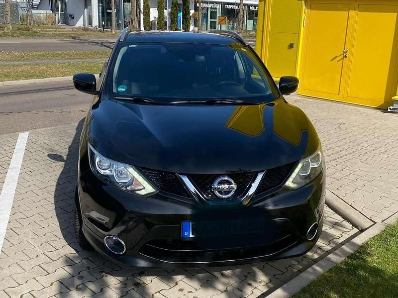 Gebraucht Nissan Qashqai Acenta 116 PS (85 kW) 2017 Schwarz SUV