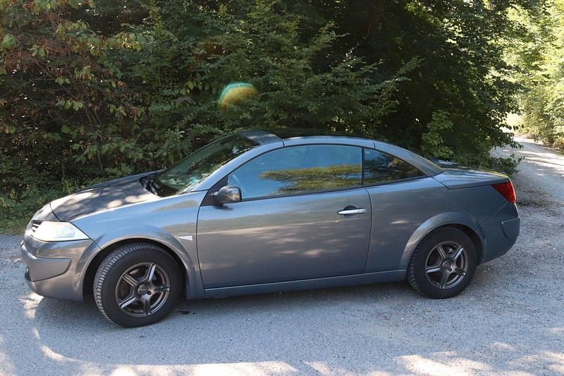 Silber Gebraucht 2006 Renault Mégane Cabriolet Dynamique Cabrio | 1.000 € (Guter Preis) - Bild 1/4