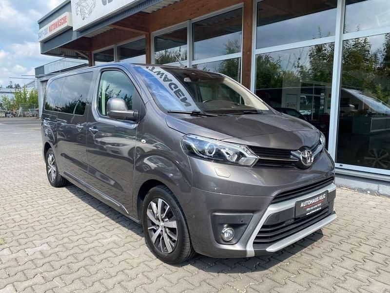 Grau Gebraucht 2017 Toyota Proace Verso Executive Kombi | 28.890 € (Fairer Preis) - Bild 1/3