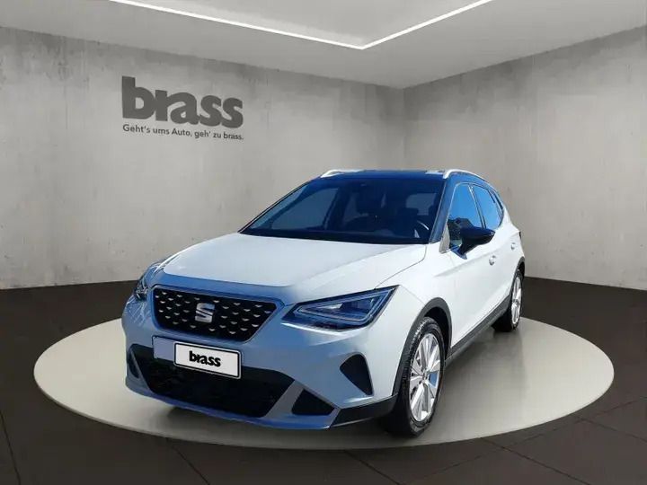 Nevada weiß metallic/midnight schwarz metallic Gebraucht 2023 Seat Arona Xperience SUV | 19.250 € (Fairer Preis) - Bild 1/4