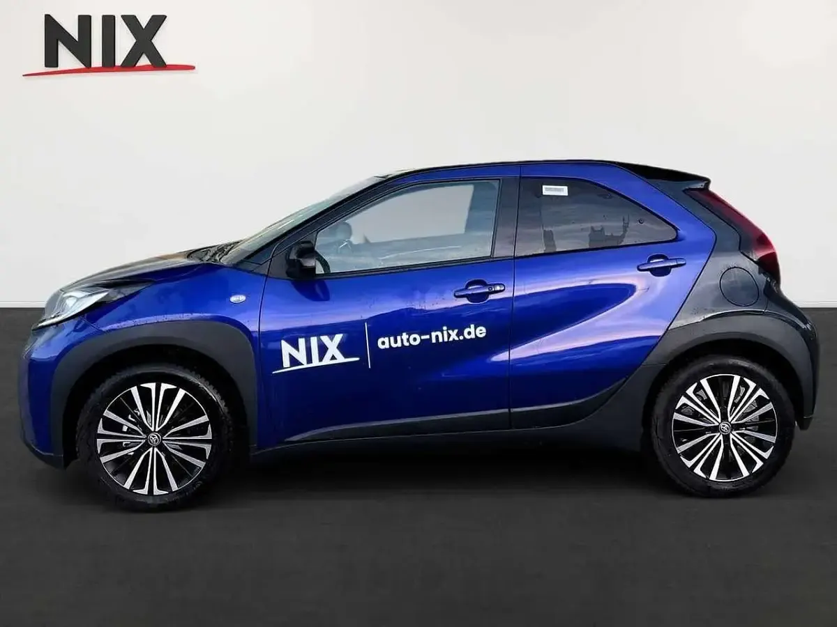 Gebraucht Toyota Aygo X 72 PS (52 kW) 2025 Juniperblue / black mica SUV
