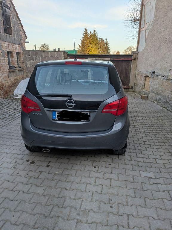Gebraucht Opel Meriva Edition 140 PS (102 kW) 2014 Van / Kleinbus