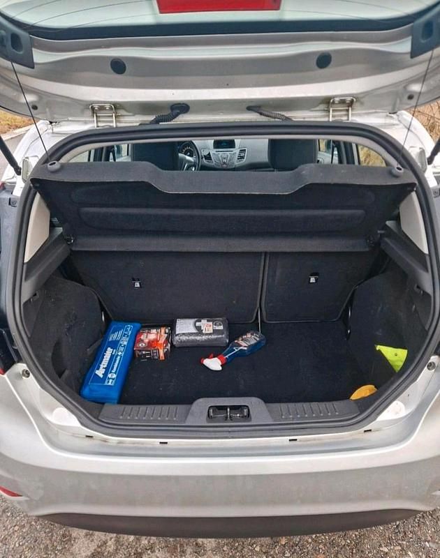 Gebraucht Ford Fiesta 90 PS (66 kW) 2015 Silber Kleinwagen