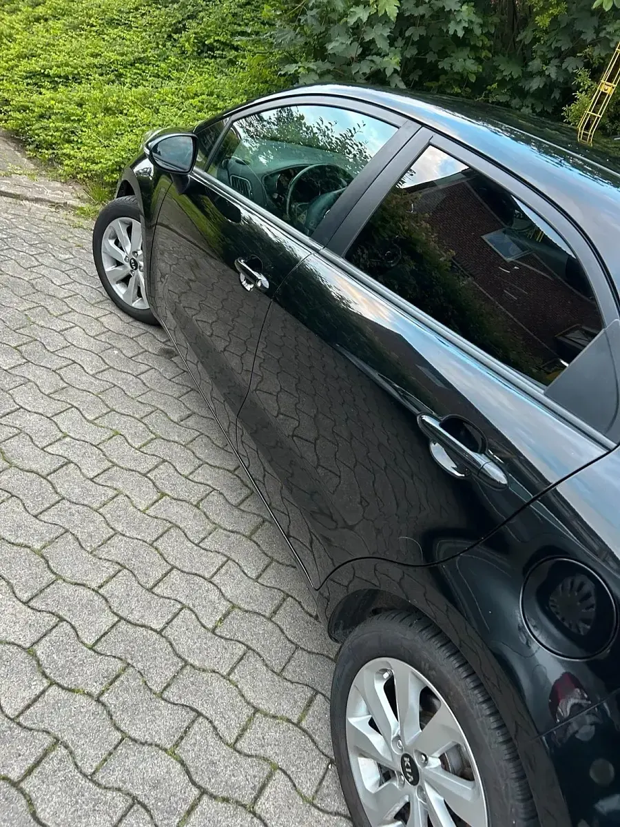 Gebraucht Kia Rio 86 PS (63 kW) 2016 Schwarz Kleinwagen