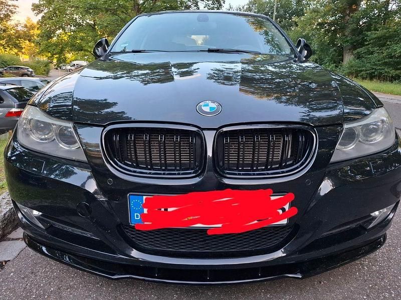 Schwarz Gebraucht 2012 BMW 318 Sport Line Limousine | 5.900 € (Superpreis) - Bild 1/4