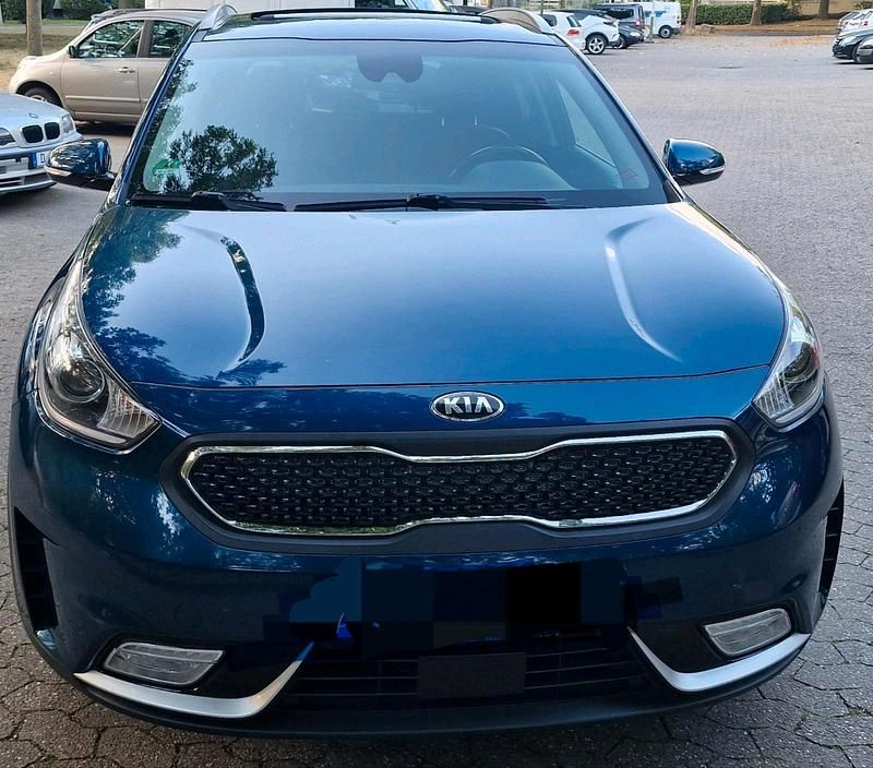 Blau Gebraucht 2017 Kia Niro Spirit SUV | 13.999 € (Etwas zu teuer) - Bild 1/4