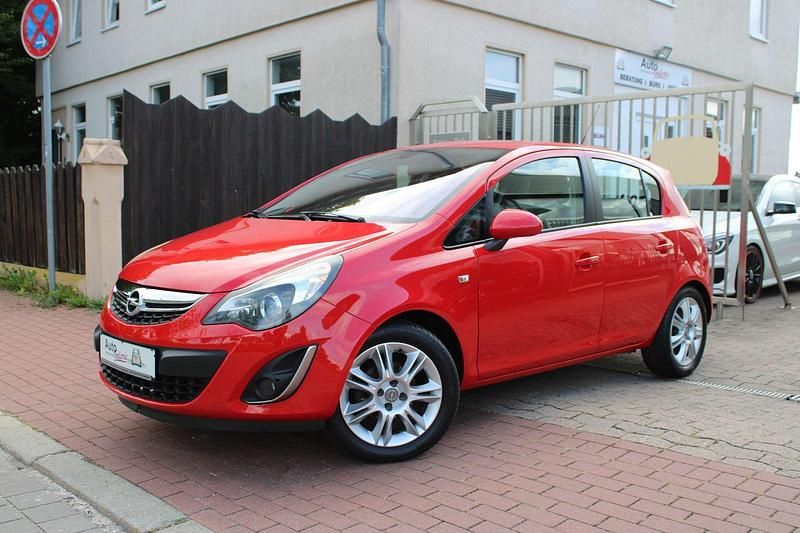 Rot Gebraucht 2011 Opel Corsa Innovation Kleinwagen | 3.990 € (Teuer) - Bild 1/4