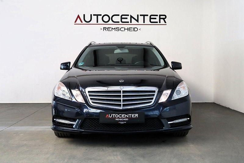 Gebraucht Mercedes E200 Elegance 184 PS (135 kW) 2013 Blau Kombi