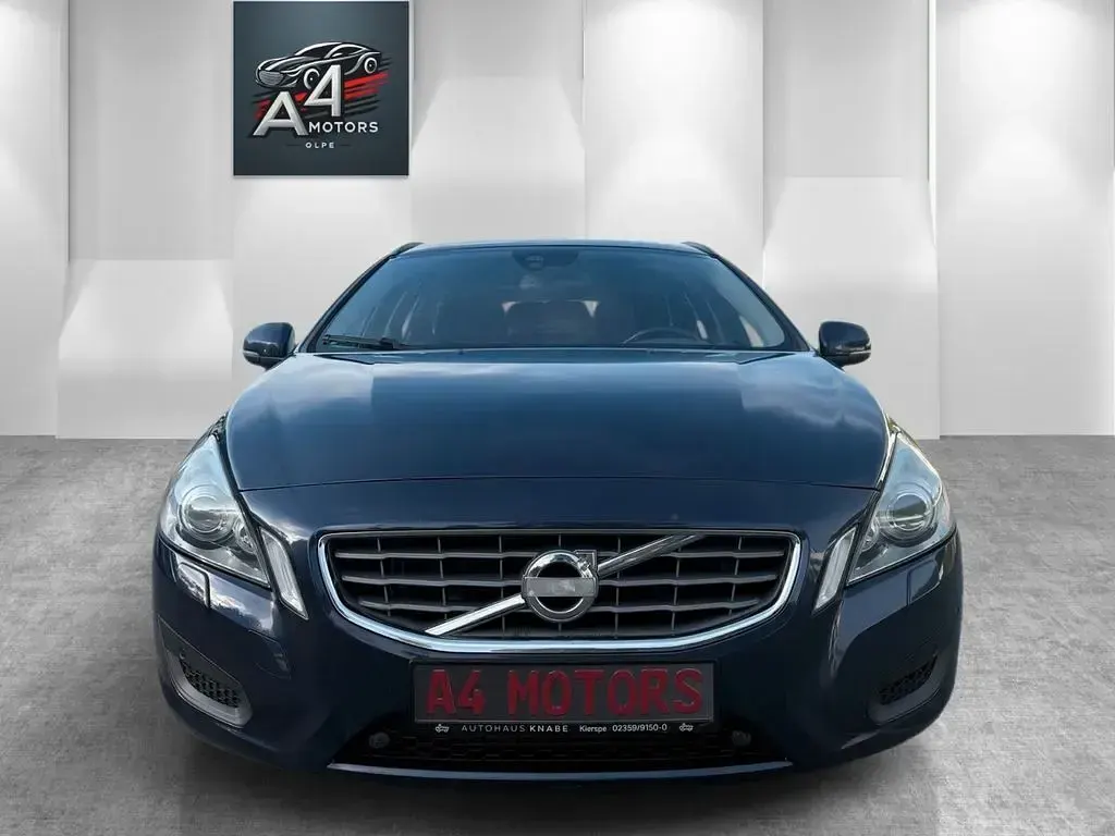 Gebraucht Volvo V60 163 PS (119 kW) 2014 Caspian blue Kombi