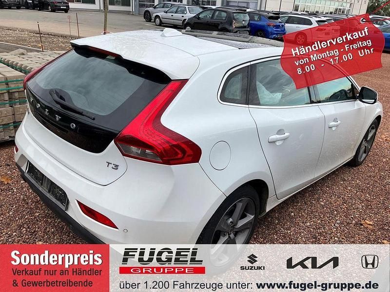 White solid (ice white) / solid Gebraucht 2012 Volvo V40 Momentum Kombi | 6.899 € (Superpreis) - Bild 1/4