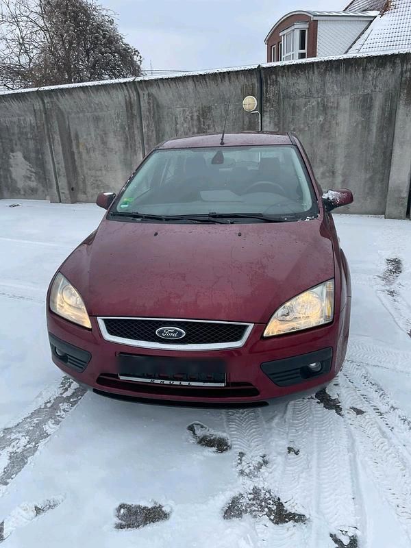 Gebraucht Ford Focus 100 PS (73 kW) 2005 Rot Limousine