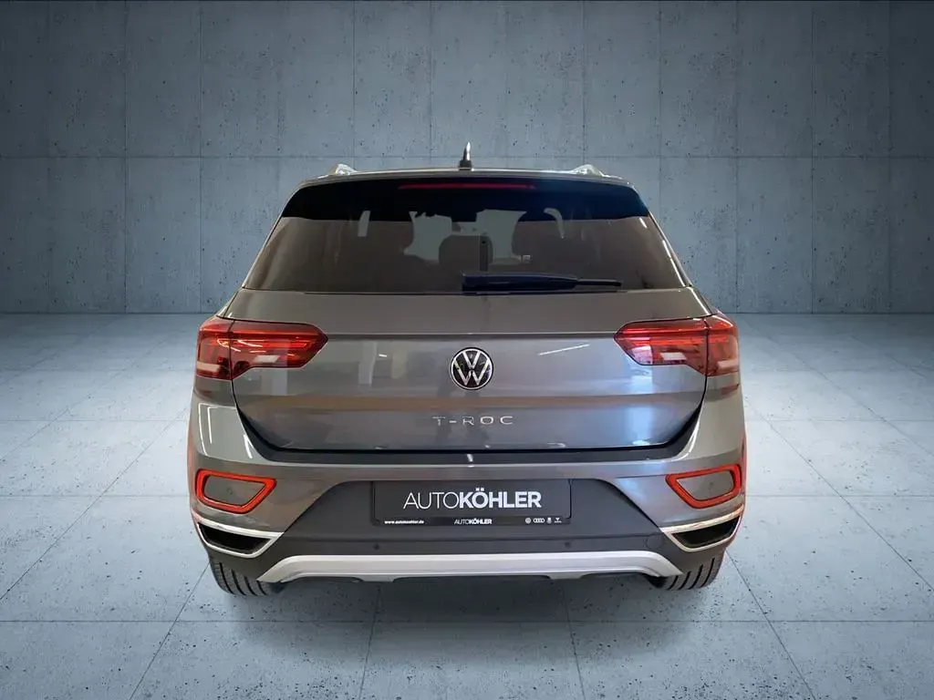 Second-hand VW T-Roc Style 150 CP (110 kW) 2023 Gri SUV