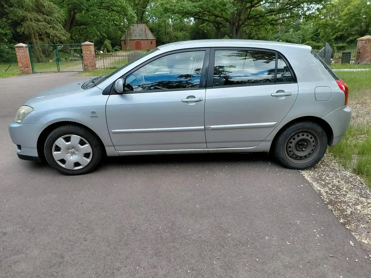 Gebraucht Toyota Corolla 96 PS (70 kW) 2004 Silber Kleinwagen