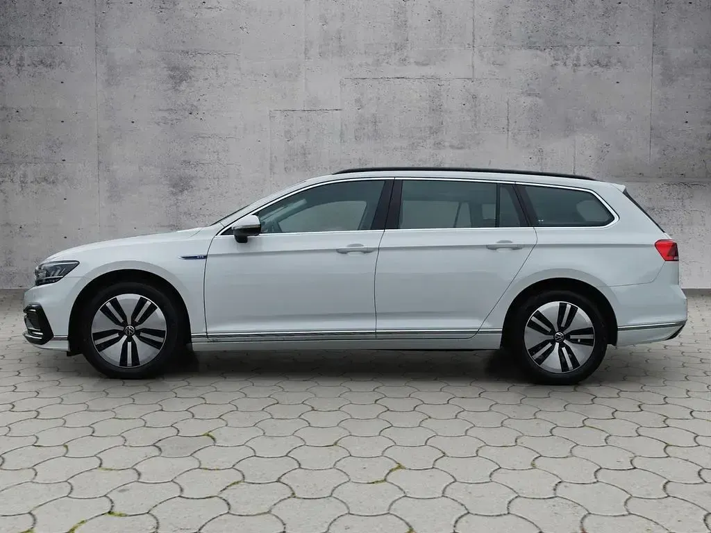 Używany VW Passat GTE 218 KM (160 kW) 2021 Biały Kombi
