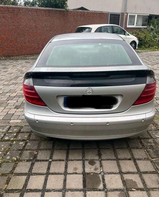 Gebraucht Mercedes C180 129 PS (94 kW) 2001 Silber Coupé