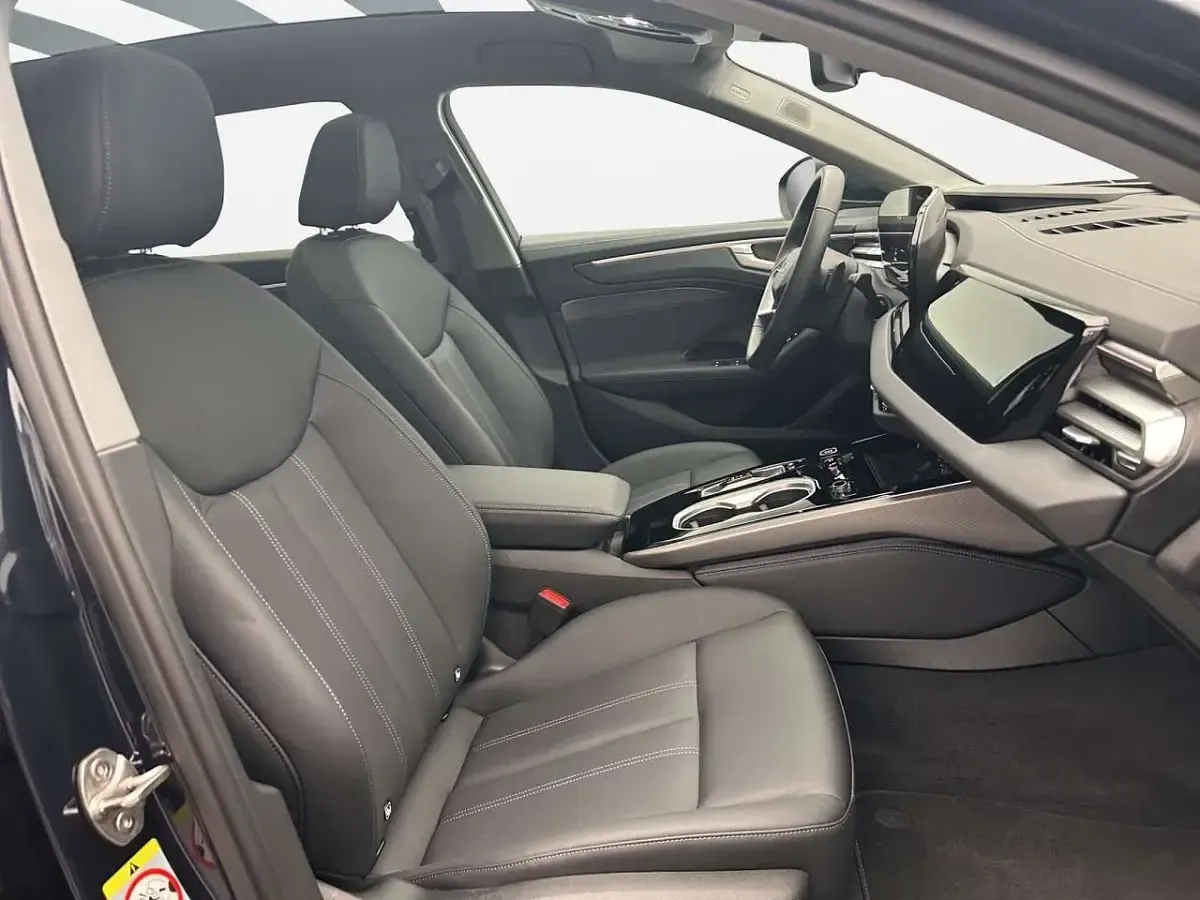 Gebraucht Audi A6 Ambiente 204 PS (150 kW) 2025 Blau Kombi