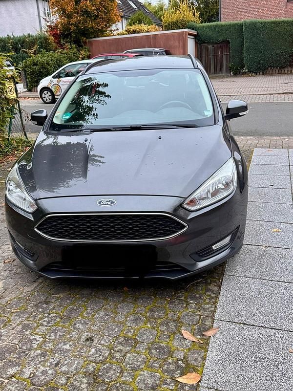 Grau Gebraucht 2016 Ford Focus Trend Kombi | 5.800 € (Superpreis) - Bild 1/4