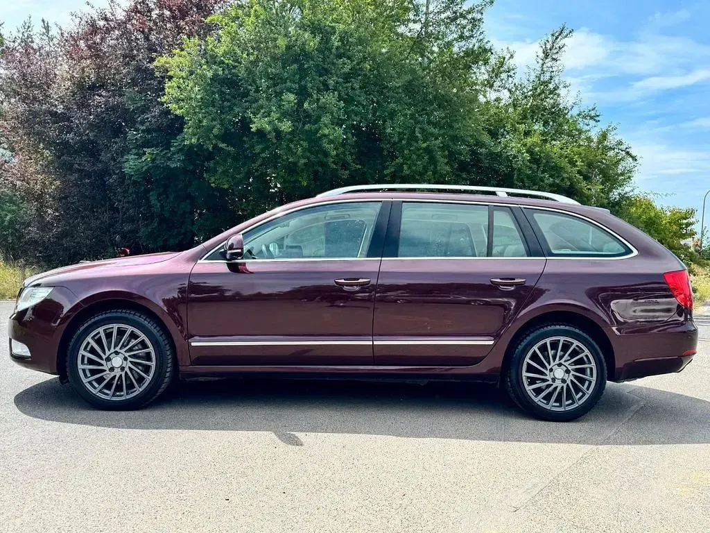 Gebraucht Skoda Superb Elegance 140 PS (102 kW) 2012 Kombi