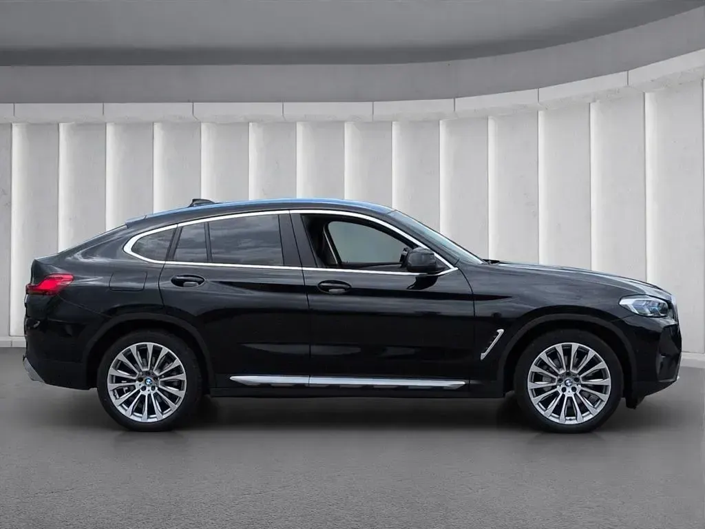 Gebraucht BMW X4 Performance 245 PS (180 kW) 2023 Black sapphire metallic SUV