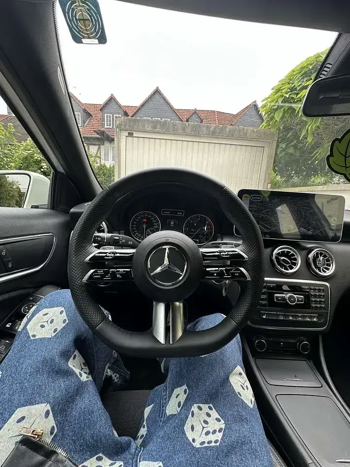 Gebraucht Mercedes A180 Urban 109 PS (80 kW) 2014 Kleinwagen