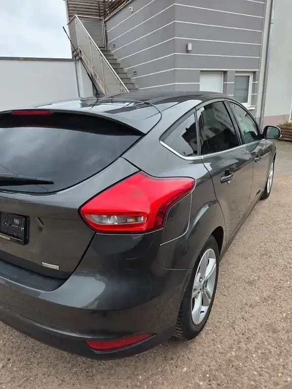 Gebraucht Ford Focus 125 PS (91 kW) 2016 Grau Limousine