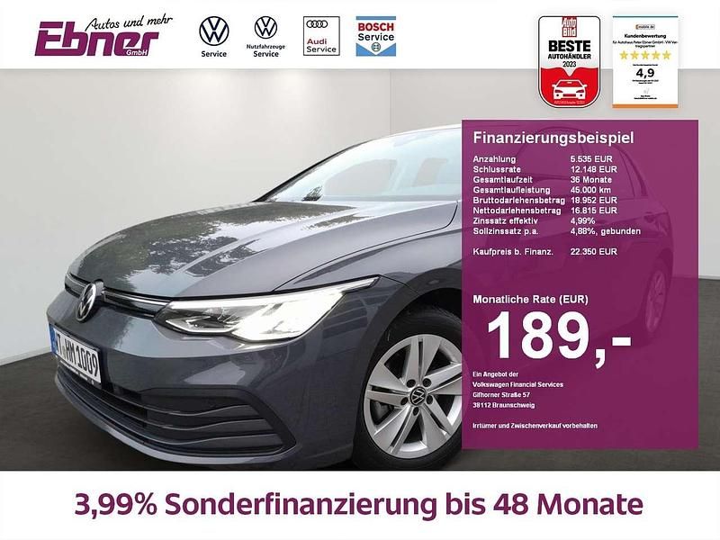Delfingrau (metallic) Gebraucht 2022 VW Golf VIII Life Limousine | 22.620 € (Fairer Preis) - Bild 1/4