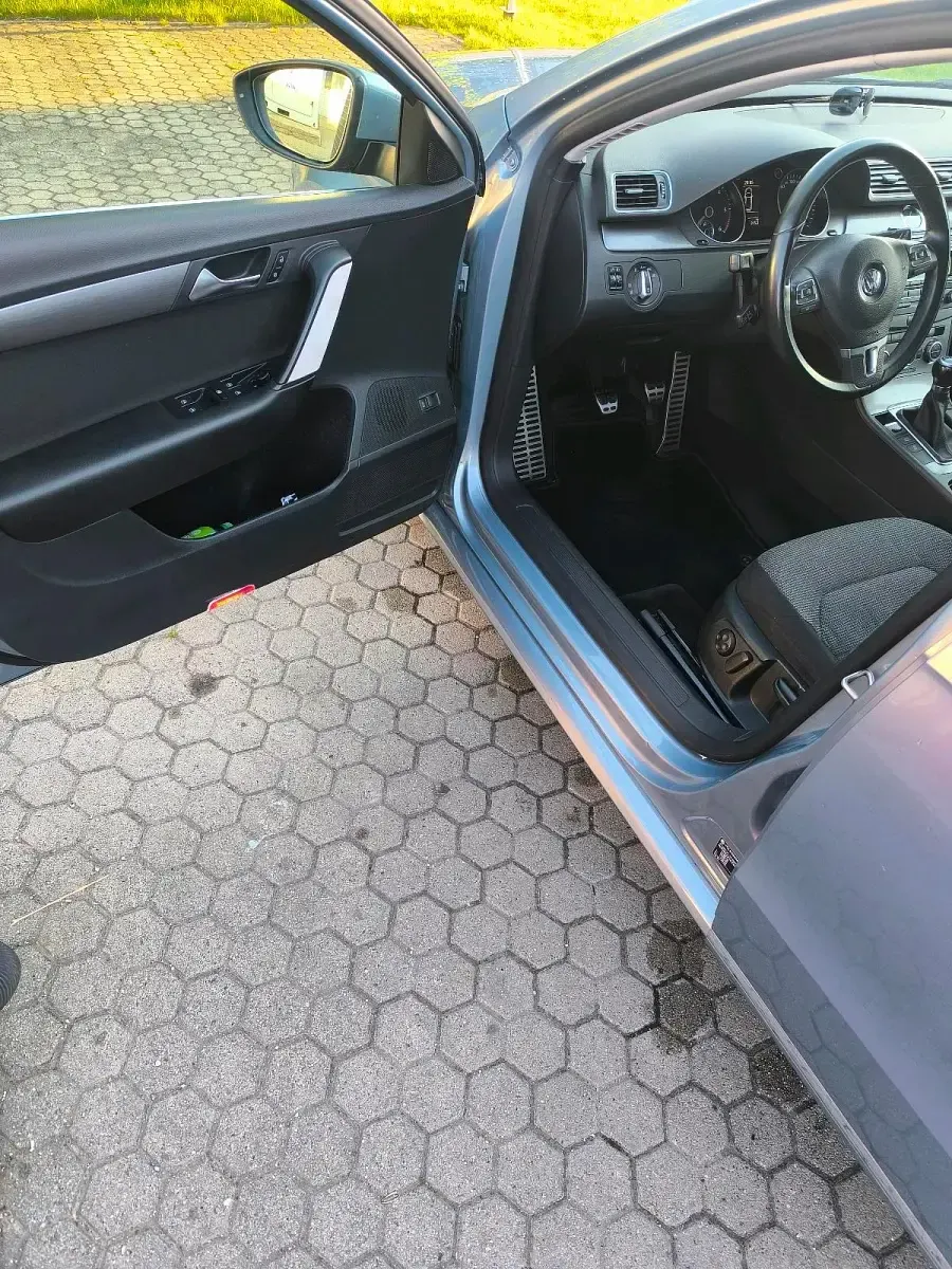Gebraucht VW Passat 140 PS (102 kW) 2012 Blau Kombi