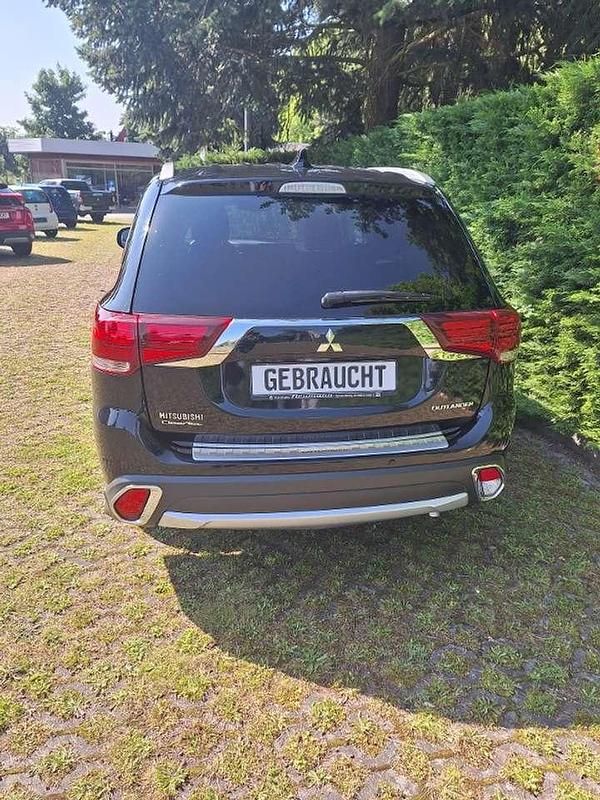 Gebraucht Mitsubishi Outlander Edition 150 PS (110 kW) 2017 Pantherschwarz SUV