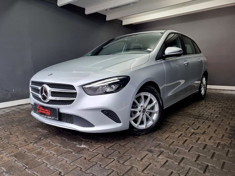 Silber Gebraucht 2021 Mercedes B200 Van / Kleinbus | 20.990 € (Fairer Preis) - Bild 1/4