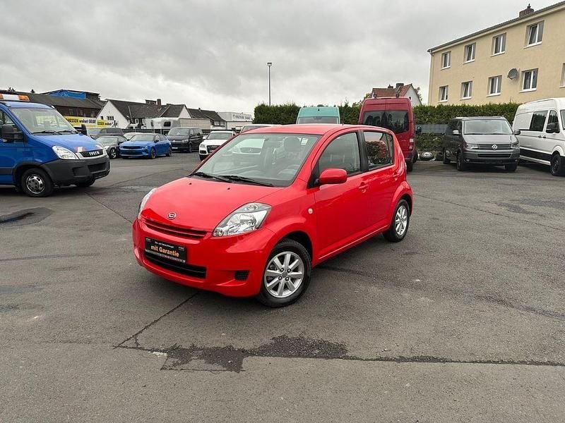 Rot Gebraucht 2011 Daihatsu Sirion Kleinwagen | 2.700 € (Guter Preis) - Bild 1/4