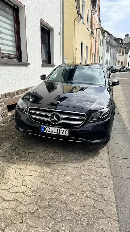 Gebraucht Mercedes E220 194 PS (142 kW) 2017 Schwarz Limousine