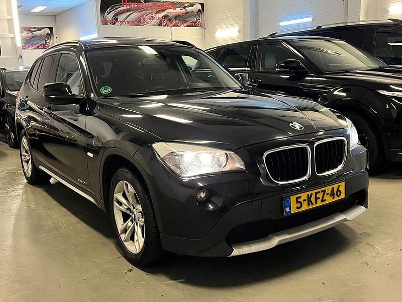 Schwarz Gebraucht 2010 BMW X1 Executive SUV | 6.750 € - Bild 1/4