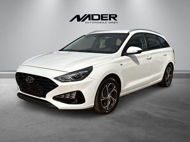 Weiß Gebraucht 2021 Hyundai i30 Trend Limousine | 14.500 € (Fairer Preis) - Bild 1/4