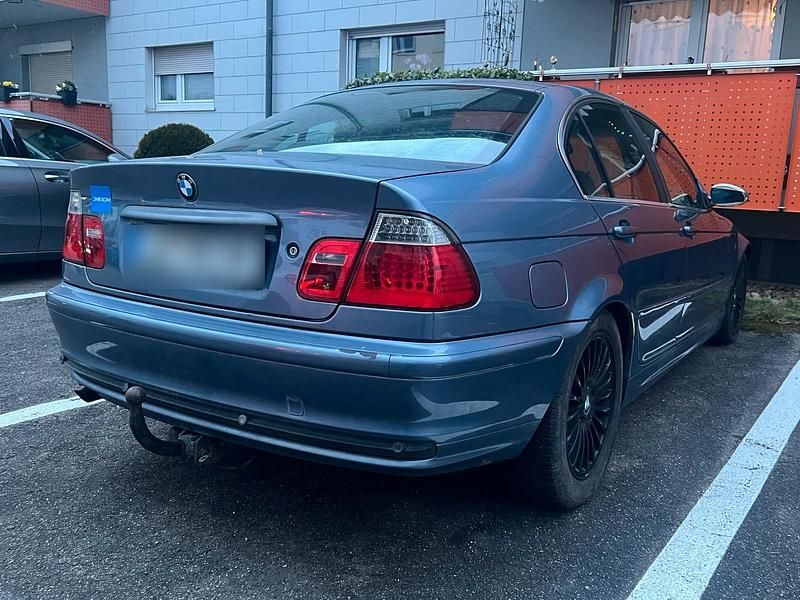 Gebraucht BMW 320 M Sport 170 PS (125 kW) 2001 Blau Limousine