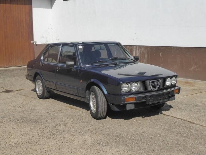 Blau Gebraucht 1984 Alfa Romeo Alfetta Limousine | 9.800 € - Bild 1/4