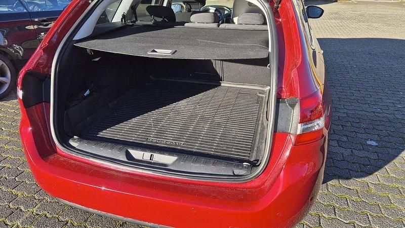 Gebraucht Peugeot 308 SW 131 PS (96 kW) 2020 Rot Kombi