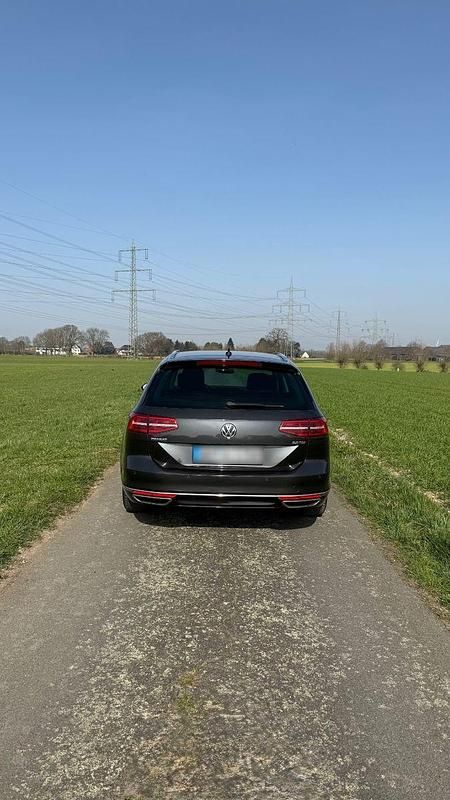 Gebraucht VW Passat Highline 193 PS (141 kW) 2018 Grau Kombi
