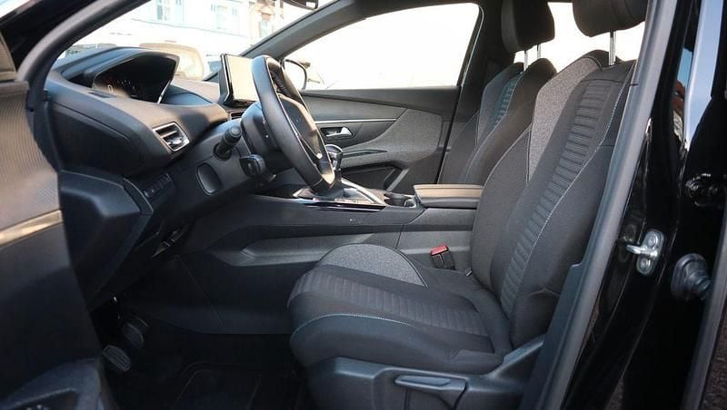 Gebraucht Peugeot 5008 Active 131 PS (96 kW) 2023 Schwarz (metallic) SUV