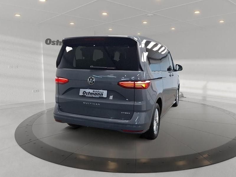 Gebraucht VW Multivan Basis 150 PS (110 kW) 2022 Pure grey Van