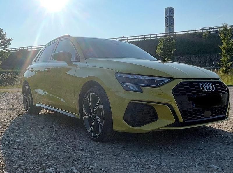 Gebraucht Audi A3 S-Line 150 PS (110 kW) 2024 Gelb Limousine