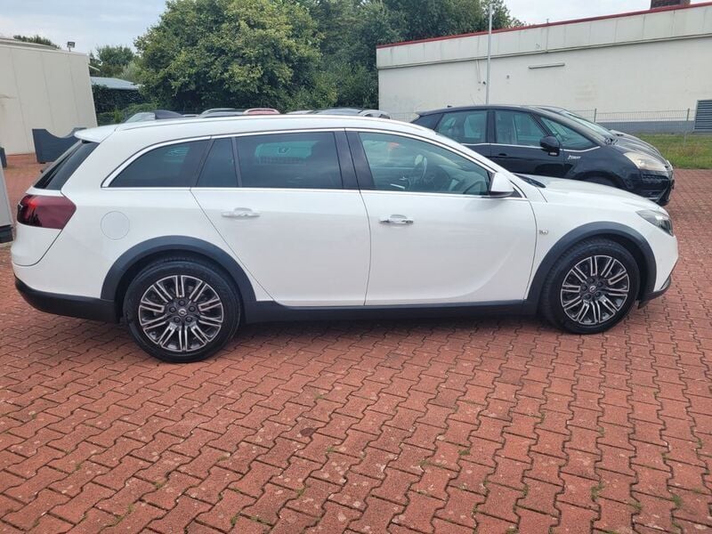 Gebraucht Opel Insignia Country Tourer 170 PS (125 kW) 2016 Weiß Kombi
